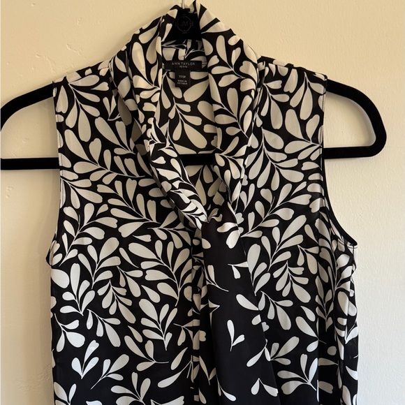 Ann Taylor Tops - Ann Taylor Sleeveless Tie-Neck Blouse XXSP | Black & White Leaf Print